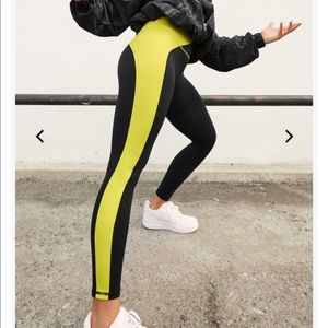 High-waisted 365 Zip Pocket 7/8 Leggings